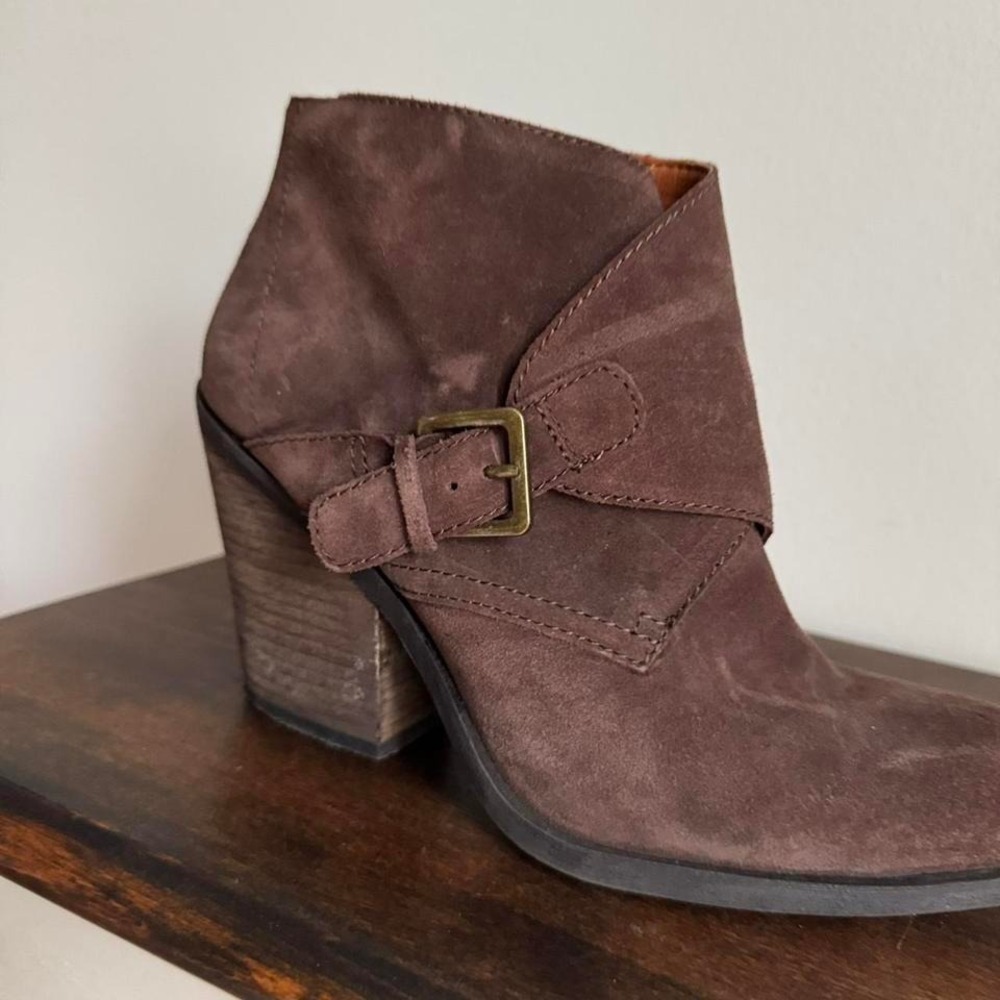 Lucky Brand chocolate brown suede ankle boot Size 8.5 - Picture 2 of 8